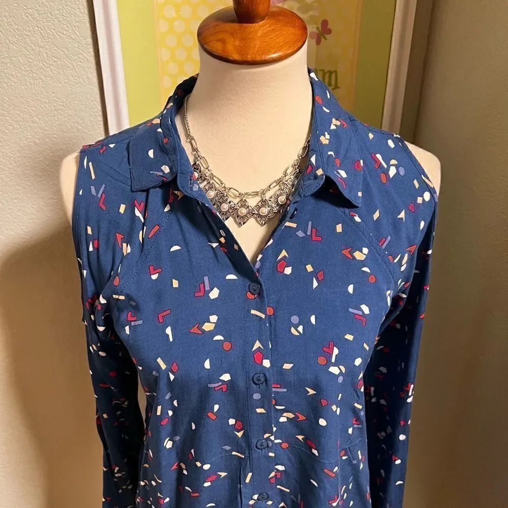 NWOT velvet Heart Cold Shoulder Button Down Top Small #144